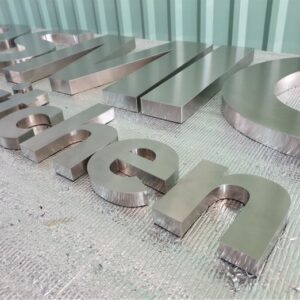 Làm chữ nổi kim loại, gia công chữ nổi