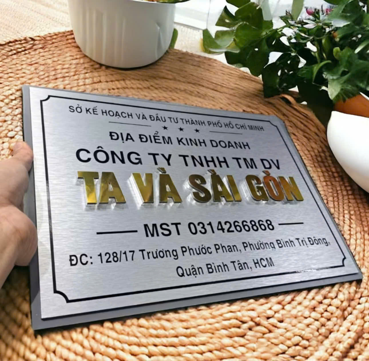 Biển công ty inox chữ nổi