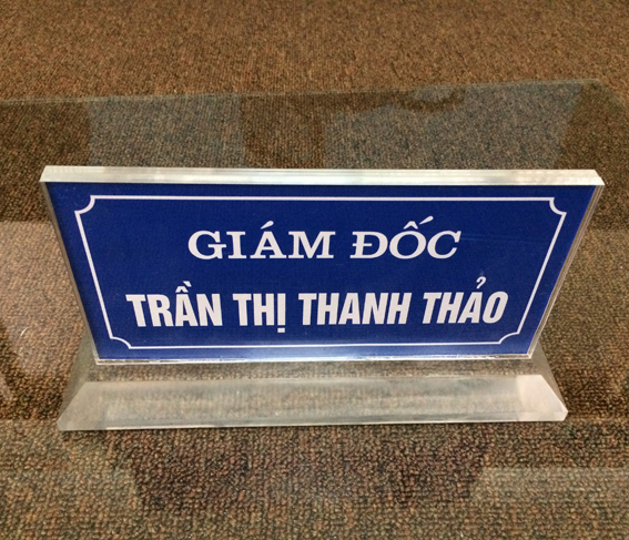 Biển mica chức danh