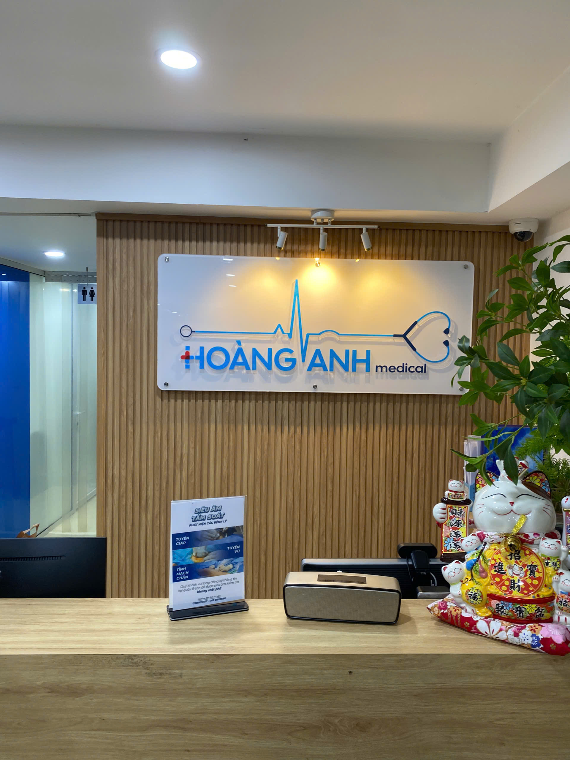 Biển mica in Uv chữ nổi