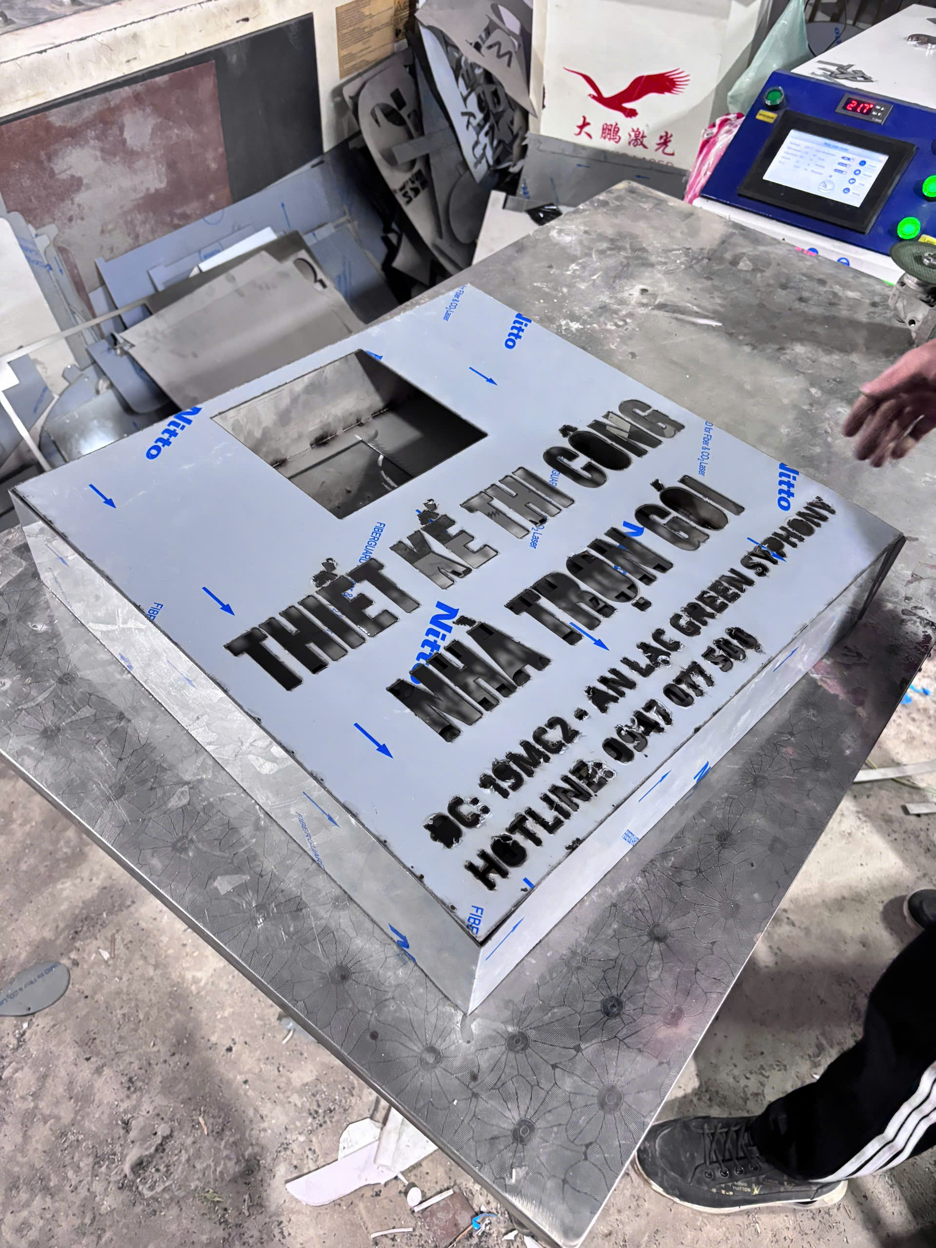 Biển vẫy inox âm bản