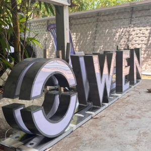 Chữ inox lọng viền mặt mica