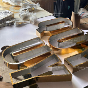 Chữ inox vàng gương lọng viền