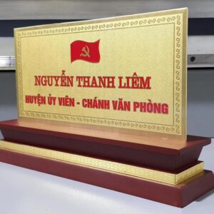 Biển chức danh để bàn đồng