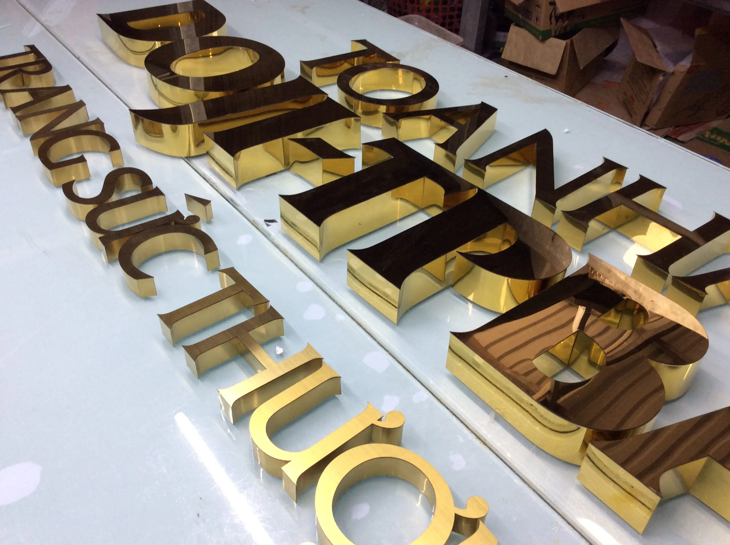 Gia công chữ nổi inox Gia công chữ nổi inox