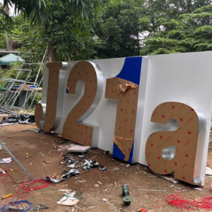 Chữ mặt mica chân alu