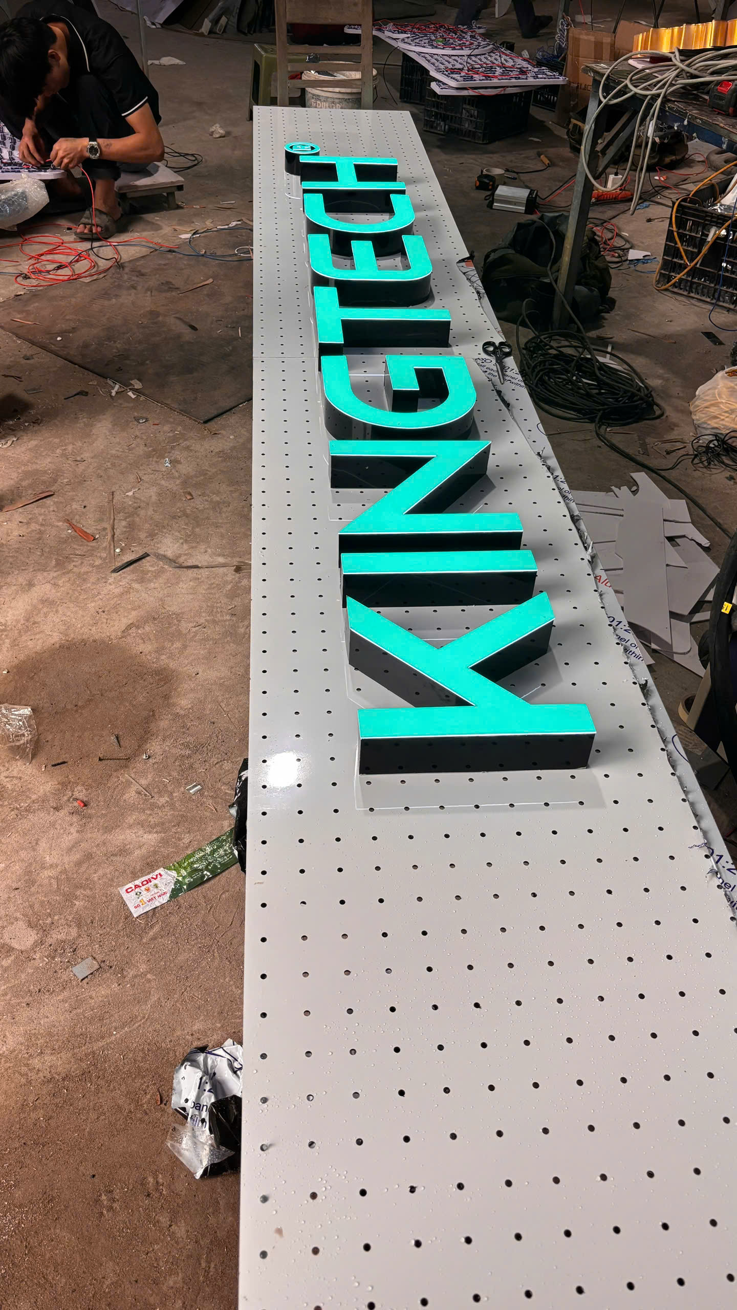 Mica in UV chân nhôm đen