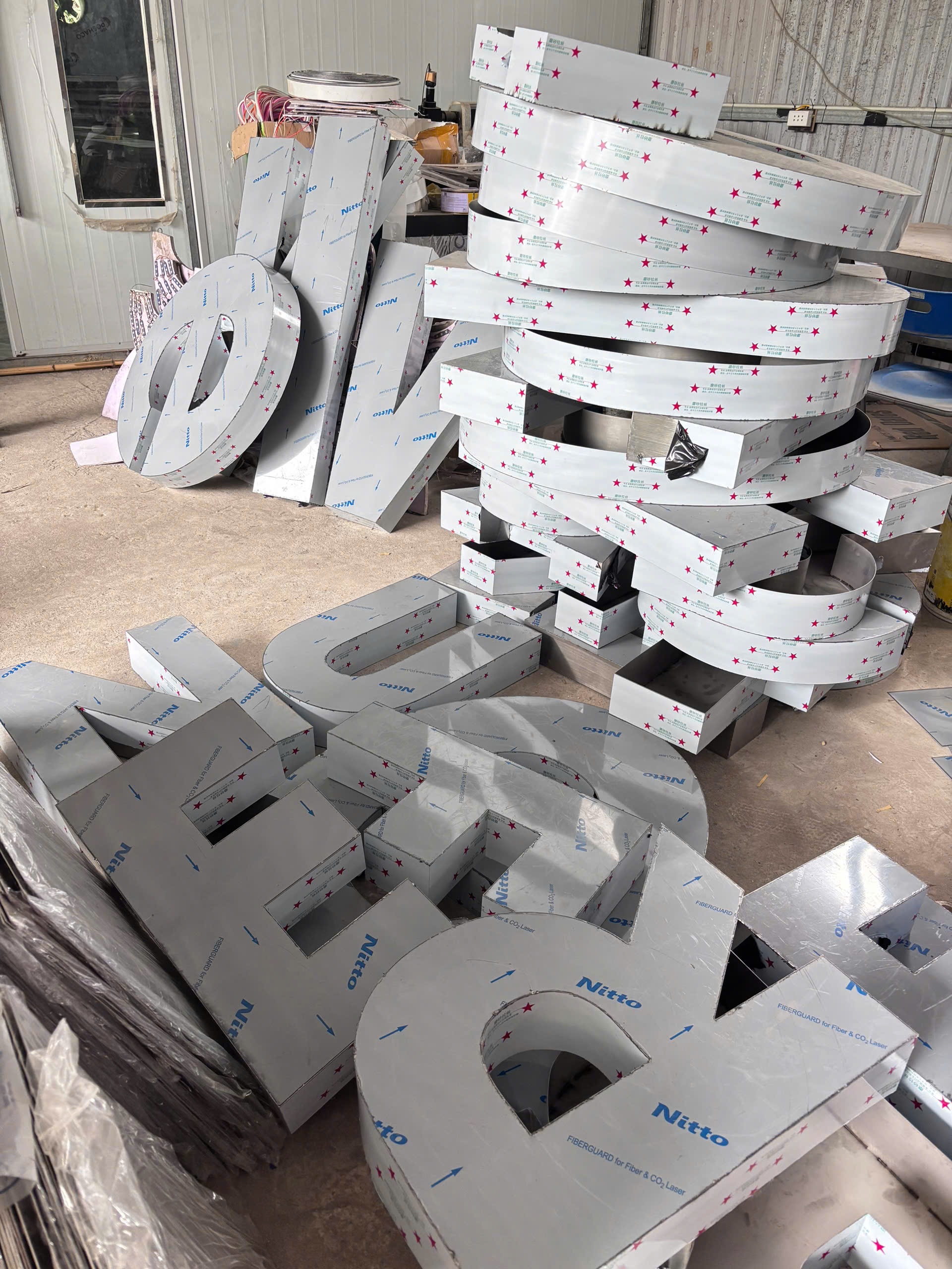 Chữ nổi kim loại 3D