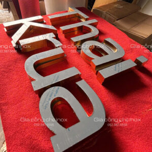 Chữ inox mặt mica sáng mặt, KHÔNG viền